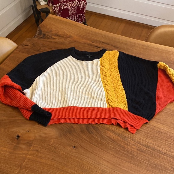 Moon&Madison cropped sweater bag sleeve sweater. Size M - Picture 3 of 8